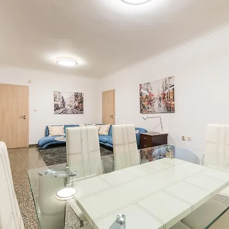 Apartamento Lazykey Suites - Bright 3bd Apt W/unbeatable Location *