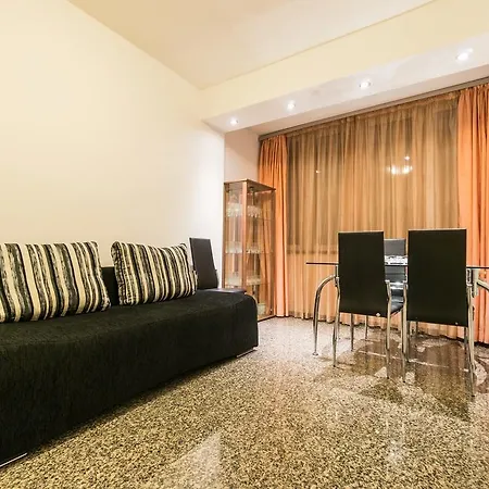 Lazykey Suites - Bright 3bd Apt W/unbeatable Location *