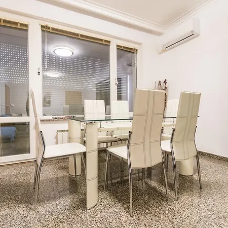 Lazykey Suites - Bright 3bd Apt W/unbeatable Location Apartamento *