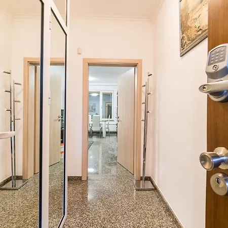 Lazykey Suites - Bright 3bd Apt W/unbeatable Location * Sofía