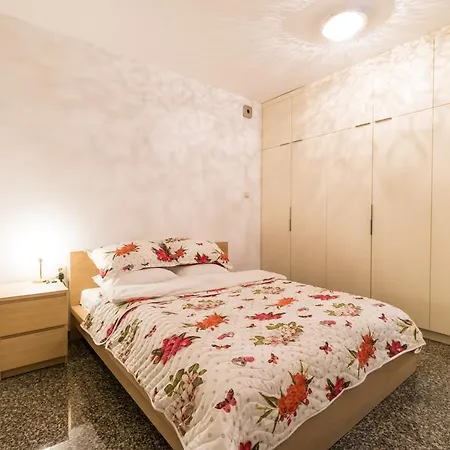 Lazykey Suites - Bright 3bd Apt W/unbeatable Location