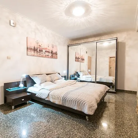 Lazykey Suites - Bright 3bd Apt W/unbeatable Location Apartamento Sofía